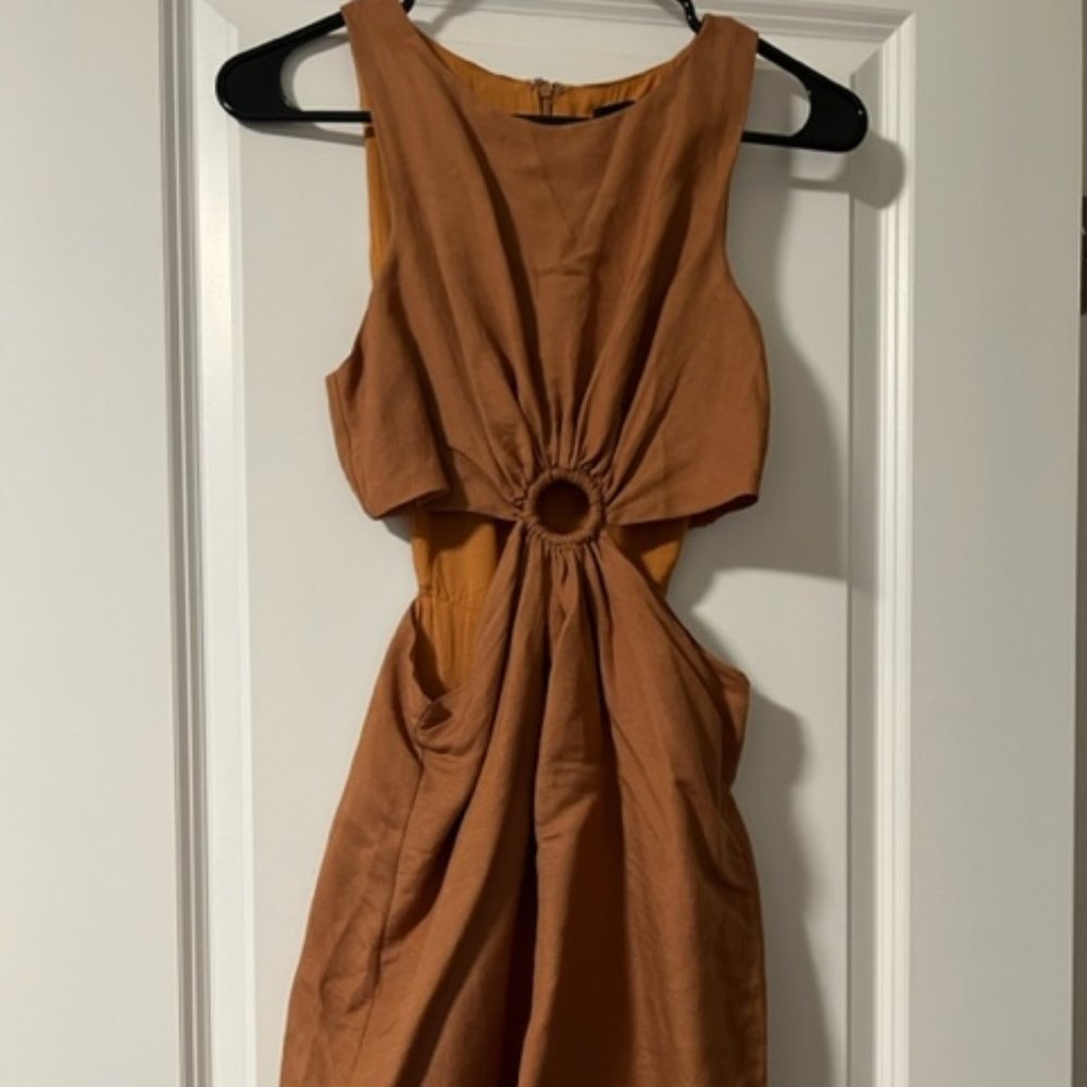💞NWOT En Saison Cut Out Brown Mini Dress